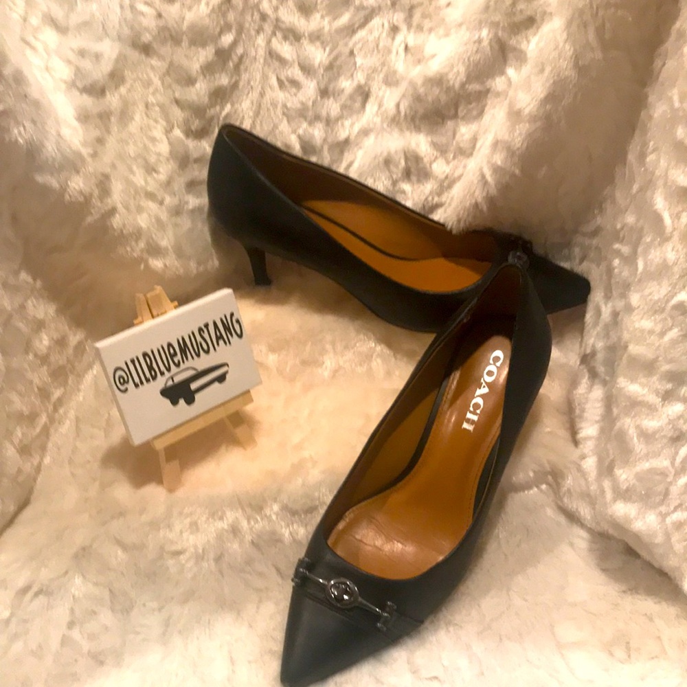 COACH classic black pump with hardware
